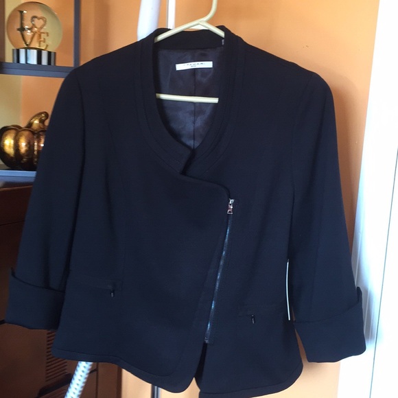 T TAHARI. Blazer. - Picture 2 of 8